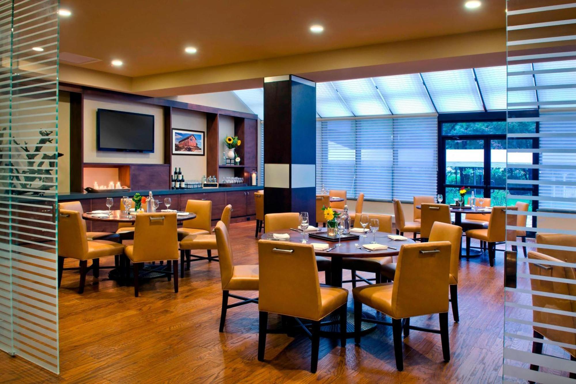 Trumbull Marriott Shelton Restaurant bilde